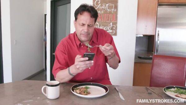 Melissa Lynn's Eggs & Bacon: Big Tits & Cumshot - veryfreeporn.com on v0d.com
