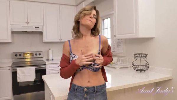 Mature Housewife Alby Pleasures Herself in Kitchen - xxxfiles.com on v0d.com