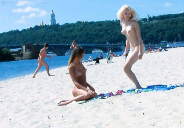 Young nudist fresh hotties caught on a hidden camera - hclips.com on v0d.com