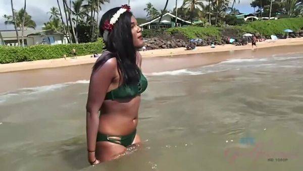 Yara Skye: Black Beauty's Intimate Encounter with a Sea Turtle on Beach - veryfreeporn.com on v0d.com