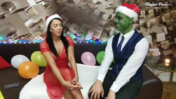 Daniella Derusky & Mugur: The Grinch X-Rated Spoof (2021) - xxxfiles.com - Hungary on v0d.com