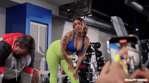 Thick MILF gets laid by the gym and tries to swallow - xbabe.com on v0d.com