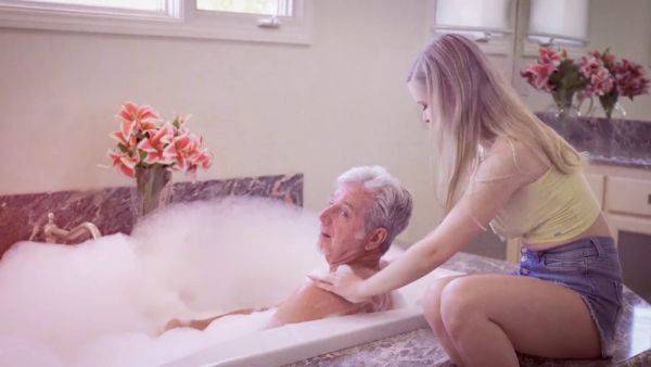 Chloe Temple's step-grandpa caught on camera watching her get down and dirty in the bathroom - sexu.com - Usa on v0d.com