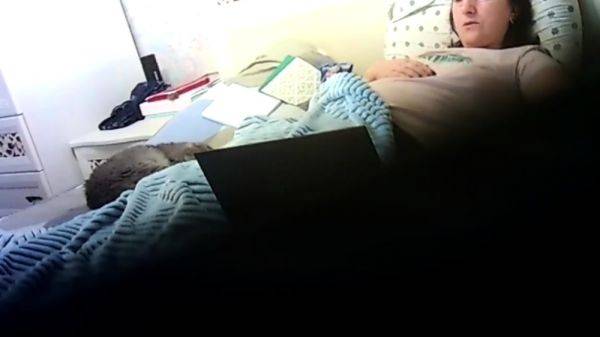 Stepmom watching porn and masturbating (hidden cam) - drtuber.com on v0d.com