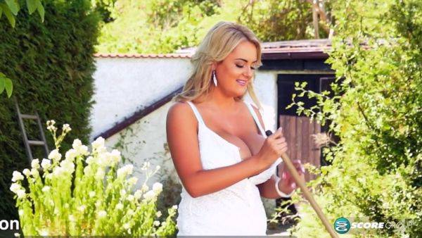 Katie Thornton flaunts her massive tits and takes it hard in the great outdoors - sexu.com on v0d.com