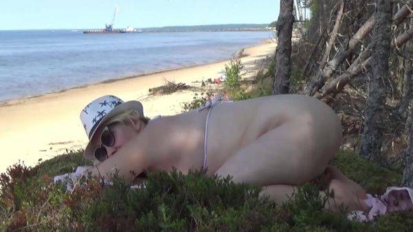 Beach Fucking Juicy Stepmommy - upornia.com on v0d.com