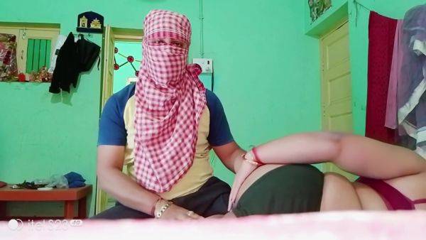 Indian Teen 18+ Sarmila Makes Porn At Home Teasing Her Desi Fans - desi-porntube.com - India on v0d.com