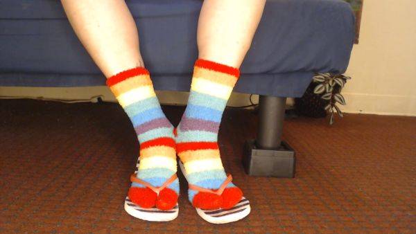 Fluffy Fuzzy Socks Flip Flops Shoeplay - hclips.com on v0d.com