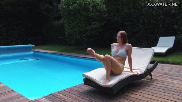 Mia Split - Russian Gymnast Swimming - upornia.com - Russia on v0d.com