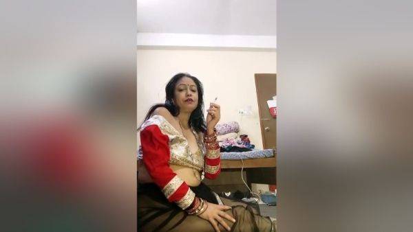 Indian Desi Bhabhi Fore Play Her Sexual Pussy Boobs Nippal - desi-porntube.com - India on v0d.com