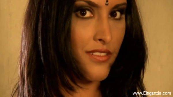 Brunette Beauty From Bollywood India - desi-porntube.com - India on v0d.com