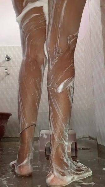 Hot Indian Wife Taking Bath - upornia.com - India on v0d.com