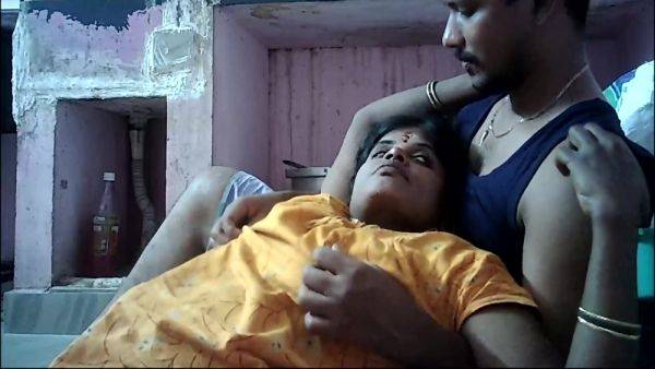Indian Village House Wife Lips Kissing Aaa - desi-porntube.com - India on v0d.com