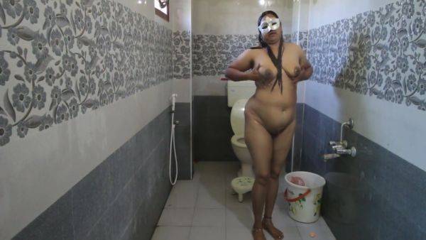 Desi Bhabhi Taking Shower - desi-porntube.com - India on v0d.com