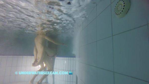 They Have Sex Underwater While Other People Watch - hclips.com on v0d.com