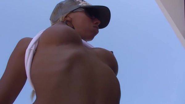 Paulas fingering show for the photographer. - hotmovs.com on v0d.com