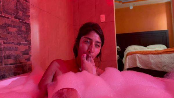 Erotic Dance In The Bathtub With Latina With Big Buttocks - upornia.com on v0d.com