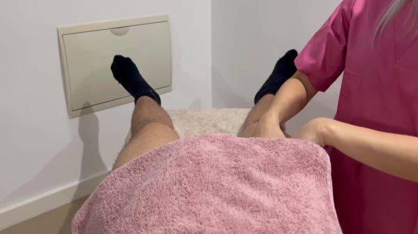 The Masseuse Who Is A Friend Of My Girlfriend Gets Horny And Gives Me A Handjob And A Blowjob Until I Finish Cumming 5 Min - upornia.com on v0d.com