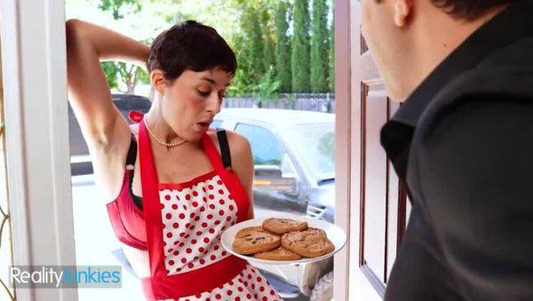 Sexy Housewife (Olive Glass) Mades Cookies For Her Neighbour But What She Really Wants Is His Cock - Reality Junkies - veryfreeporn.com on v0d.com