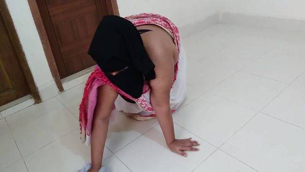 Neighbor Fucks Punjabi Hot Aunty While She Cleaning The House - Desi Sex - hotmovs.com on v0d.com
