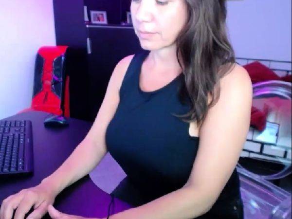 Brunette Solo Webcam Masturbation - drtuber.com on v0d.com