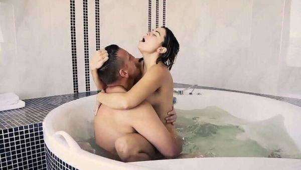 High-End Underwater Blowjob & Anal Sex Video: Alice & Mike's Intimate Encounter - veryfreeporn.com on v0d.com
