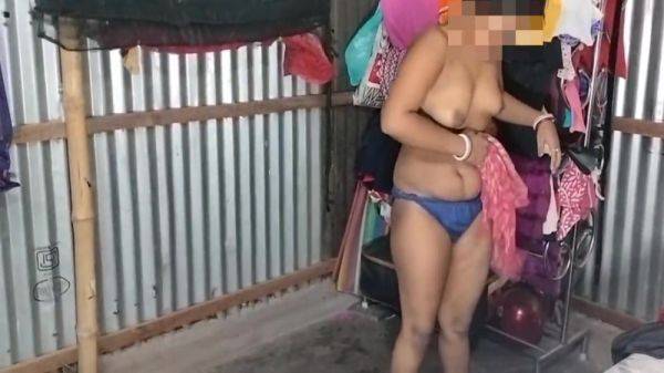 Desi Aunty Changed Saree After Bathing - desi-porntube.com - India on v0d.com
