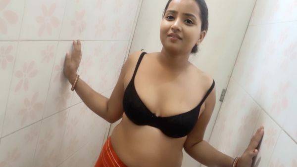 Bhabhi Bathroom Fakking - desi-porntube.com - India on v0d.com