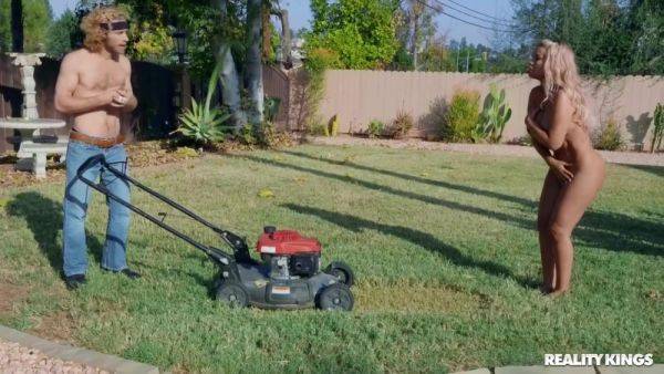 Shameless Naked Milf Bridgette B Seduces Lawnmower Man - videomanysex.com on v0d.com