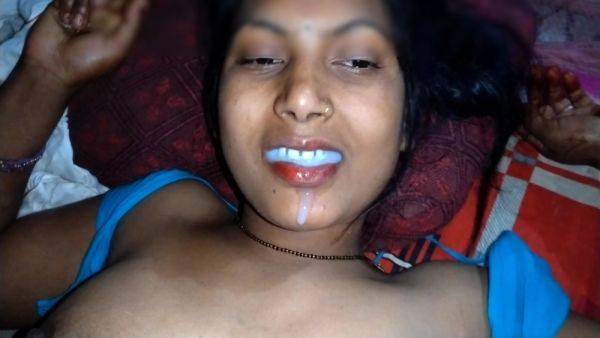 Desi Bhabhi Mouth Fisting Mouth In Hand - desi-porntube.com - India on v0d.com