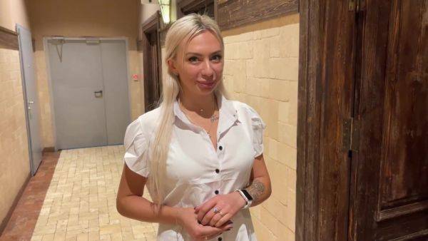 Hot and dangerous blowjob in the toilet of the shopping center from a Russian saleswoman. - anysex.com - Russia on v0d.com