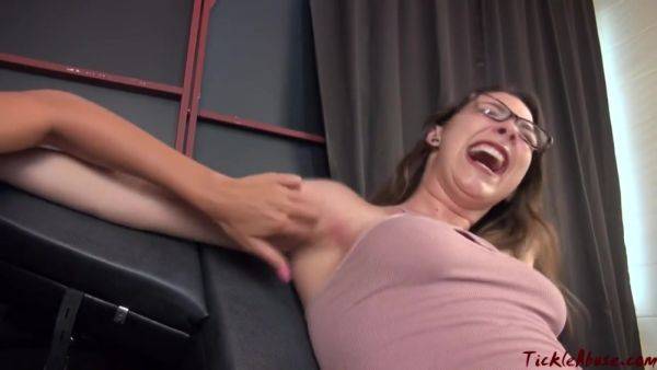 Kendall Armpit Agony - Taworship - hotmovs.com on v0d.com