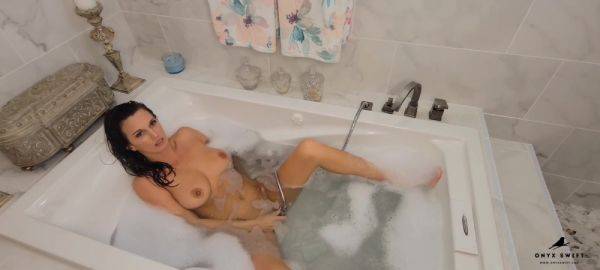 Stepmom Gets Caught In The Bath - upornia.com on v0d.com