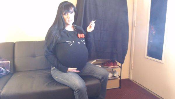 Sneaky Pregnant Smoker - hclips.com on v0d.com