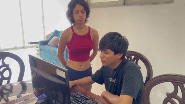 Juego A S Escondidas Con Mi Pequena Hermanastra Y Termino Dandole La Follada De Su Vida - hclips.com on v0d.com