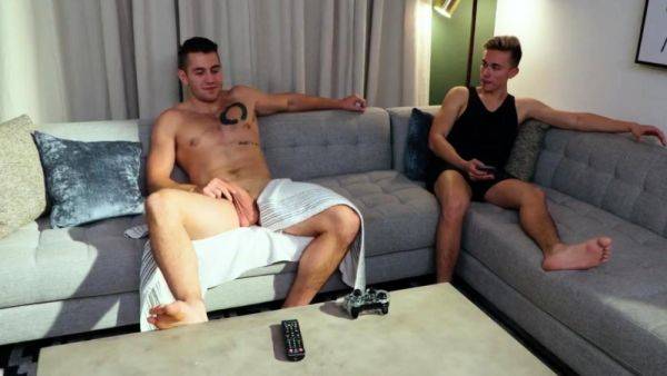 Sexy and fit stepbrother barebacks twink - drtuber.com on v0d.com