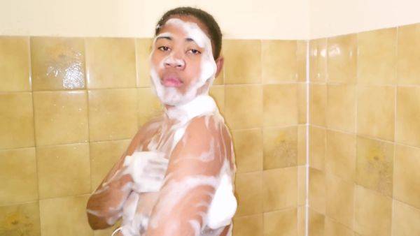 Sexy Ebony - Teen 18+ Takes A Hot Shower - desi-porntube.com - India on v0d.com