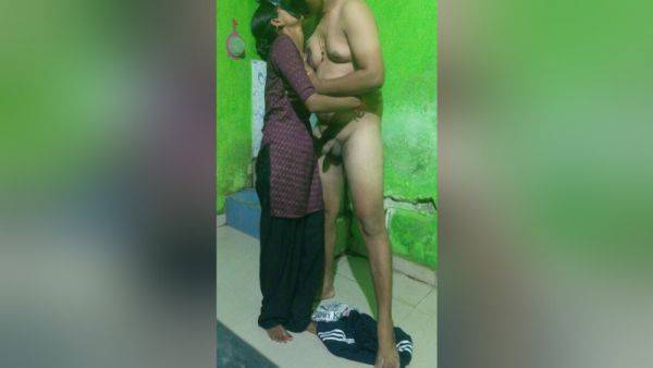 Sex With House Owner Wife - desi-porntube.com - India on v0d.com