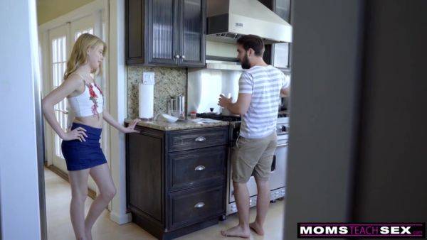 Horndog Bangs Stepmom & Stepsister W Love Potion! - videomanysex.com on v0d.com