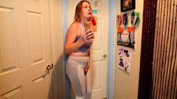 Girls desperate to pee wetting her jeans panties - drtuber.com on v0d.com