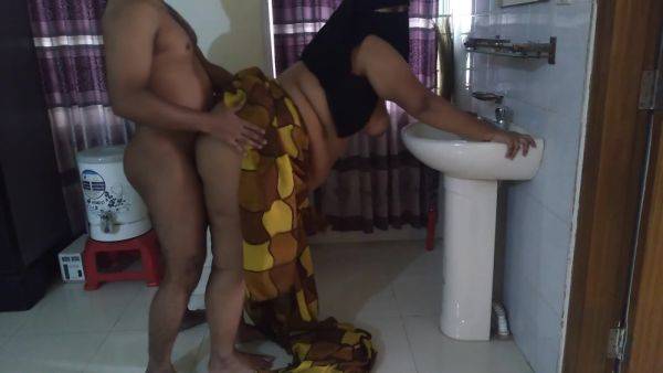 السريلانكية عمتي مارس الجنس من الصعب في ساري Sri Lankan Aunty Hard Fucked In Saree - hclips.com - Sri Lanka on v0d.com