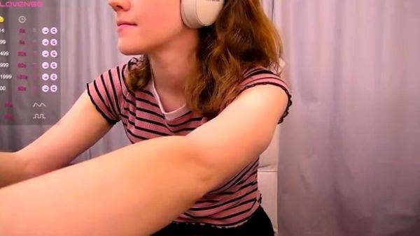 Amateur pantyhouse webcam teen strips and strokes her vagina - drtuber.com on v0d.com