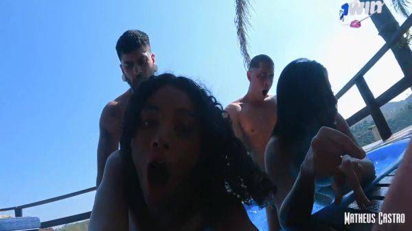 Matheus Castro In Brasileiras Safadas Dando A Bucetinha Em Piscina Publica - Troca De Casais - Collab Galego Bsb 7 Min - hclips.com - Brazil on v0d.com