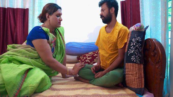Hindi Sex - Hot Big Boobs Desi Look Indian Bhabhi Seduces Devar - desi-porntube.com - India on v0d.com