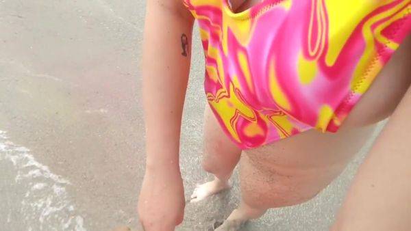 I Find A Lonely Girl On The Beach And She Sucks My Cock - hotmovs.com on v0d.com