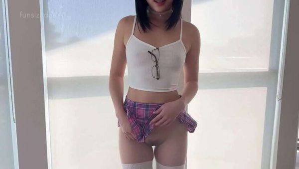 Asian Petite Coed Facesitting Masturbation - porntry.com - North Korea on v0d.com
