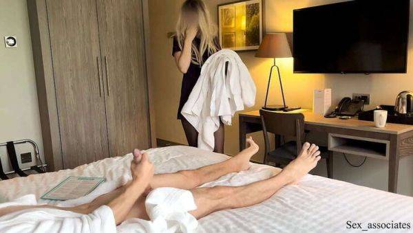 Exhibitionist's Delight: Big Dick Flashed in Hotel, Maid Agrees to Finish - veryfreeporn.com on v0d.com