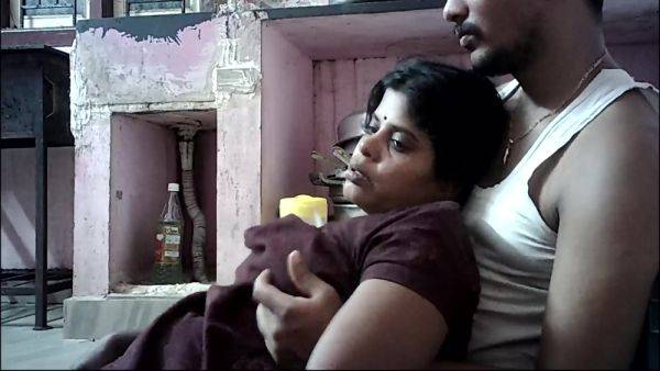 Hot Kiss - Indian House Wife Kissing On Lips - videohdzog.com - India on v0d.com