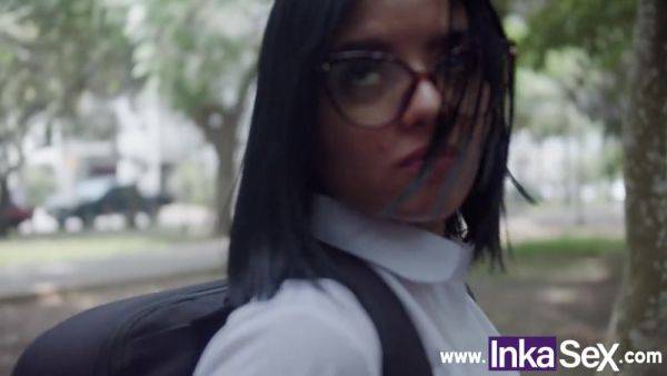 Big ass 18 year old schoolgirl gets caught by stranger - hotmovs.com - Peru - Colombia on v0d.com