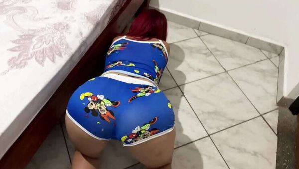 I enjoy filming my stunning stepmother's big butt while she's distracted cleaning around the bed - porntry.com on v0d.com
